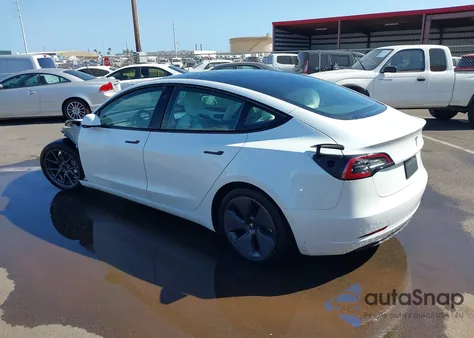 2022 Tesla Model 3 Rear-Wheel Drive z USA, uszkodzony, nr VIN 5YJ3E1EA1NF241533